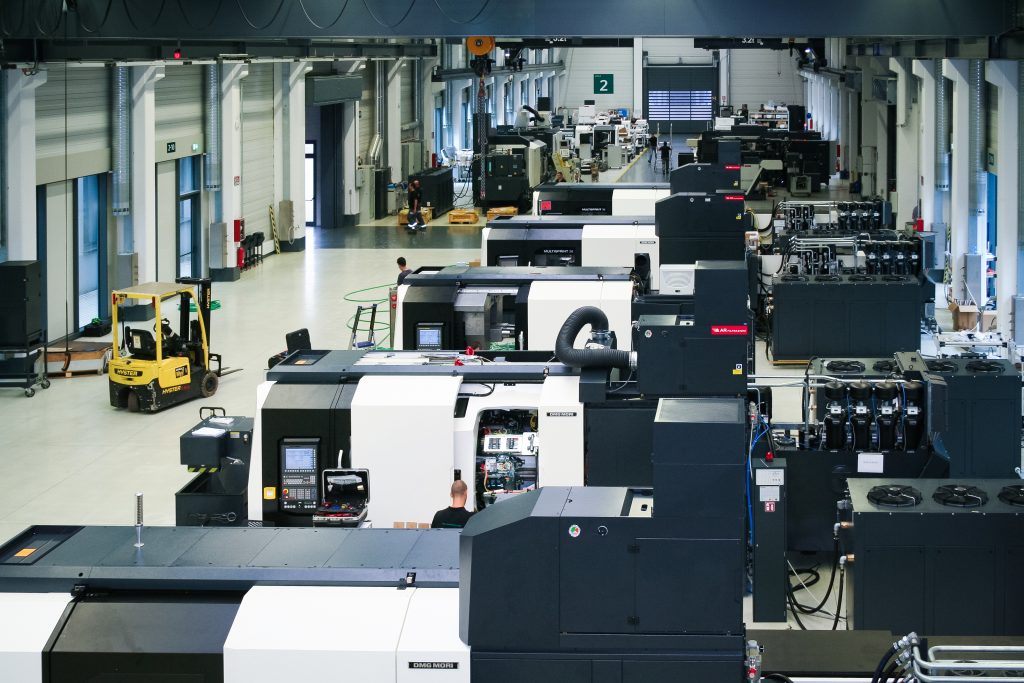 In der neuen Produktionshalle von DMG Mori in Brembate di Sopra können bis zu zwölf Multisprint-Maschinen gleichzeitig produziert werden. 