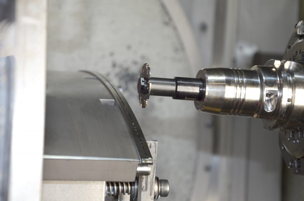 Mit dem Slim Slit kann Heidelberger Druckmaschinen den Schlitz in einem Arbeitsgang einbringen - früher waren drei Schritte erforderlich.