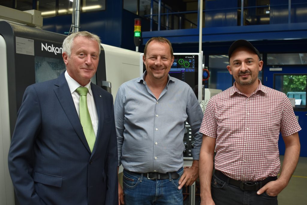 Verkaufsleiter Lothar Wimmers, Hommel GmbH (l.) neben Geschäftsführer Andreas Grützmann und dem technischen Leiter Önder Karanfil (r.), beide Kurt Grützmann Feinmechanik GmbH 